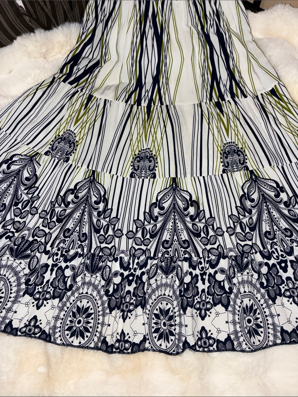JULIA S Sleeveless Tiered Maxi Dress in Black &White patterned w subtle green - Picture 15 of 16
